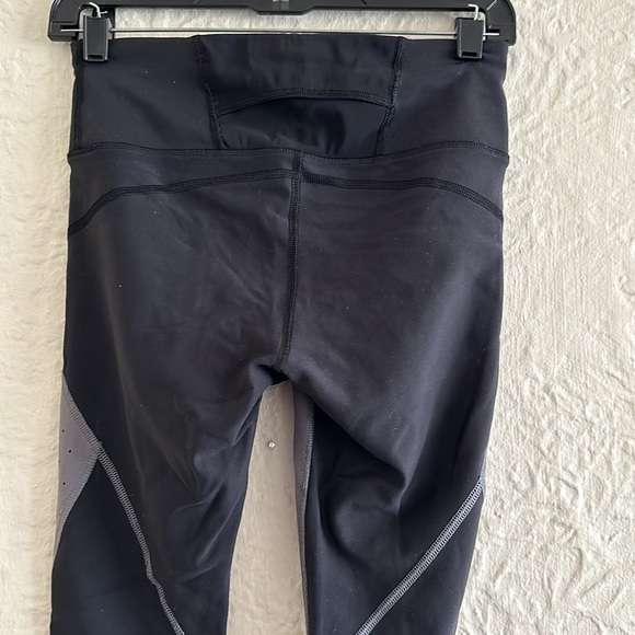 Athleta Stealth TruCool 7/8ths Tight Black Gray Perforated Leggings Small - Picture 6 of 11